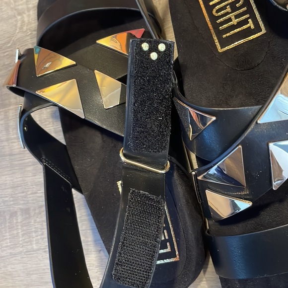 New in Box EEIGHT sandals black and gold - Picture 3 of 7